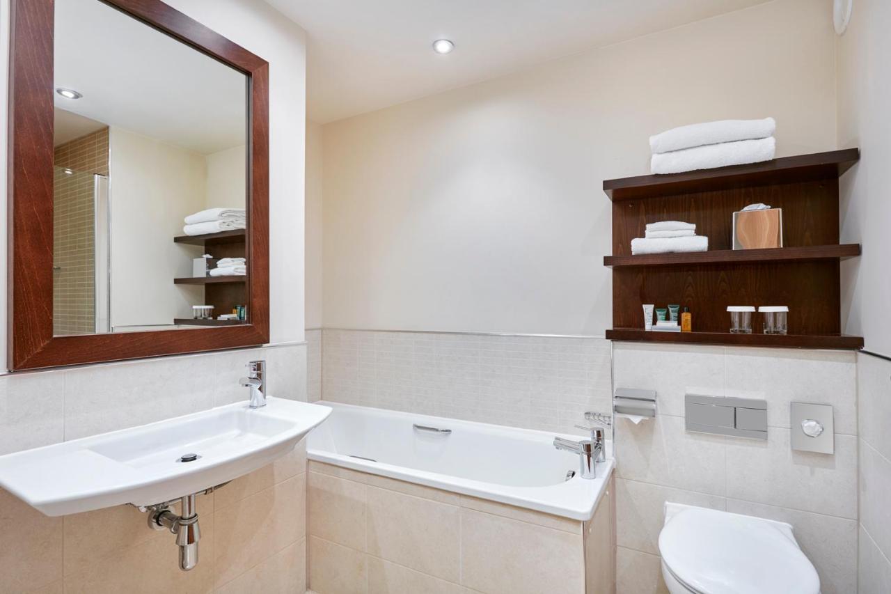 Hilton Garden Inn Aberdeen City Centre Buitenkant foto
